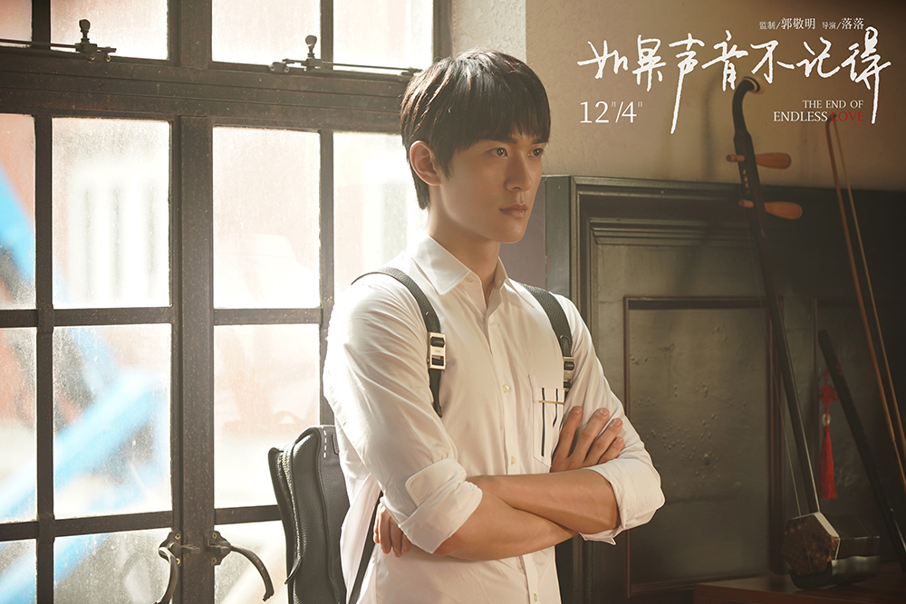 孙晨竣靠窗口